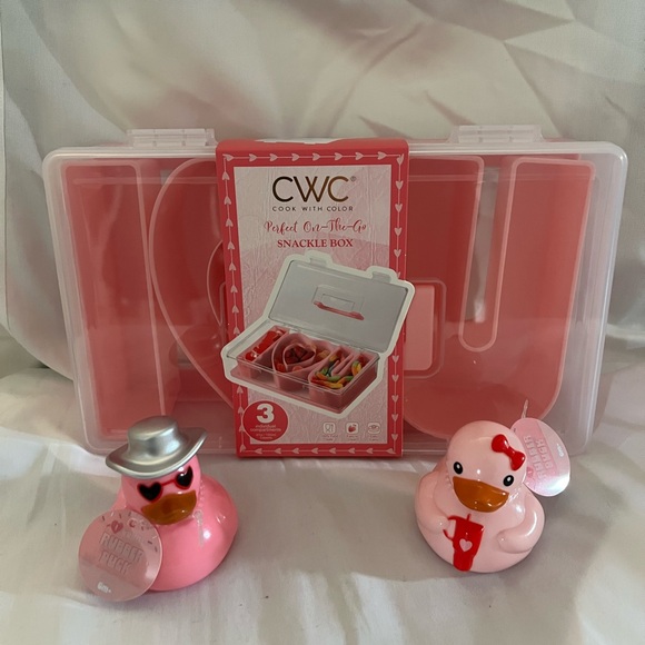 I❤️U Snackle Box With Two Pink Ducks For Mother's Day - Picture 1 of 8